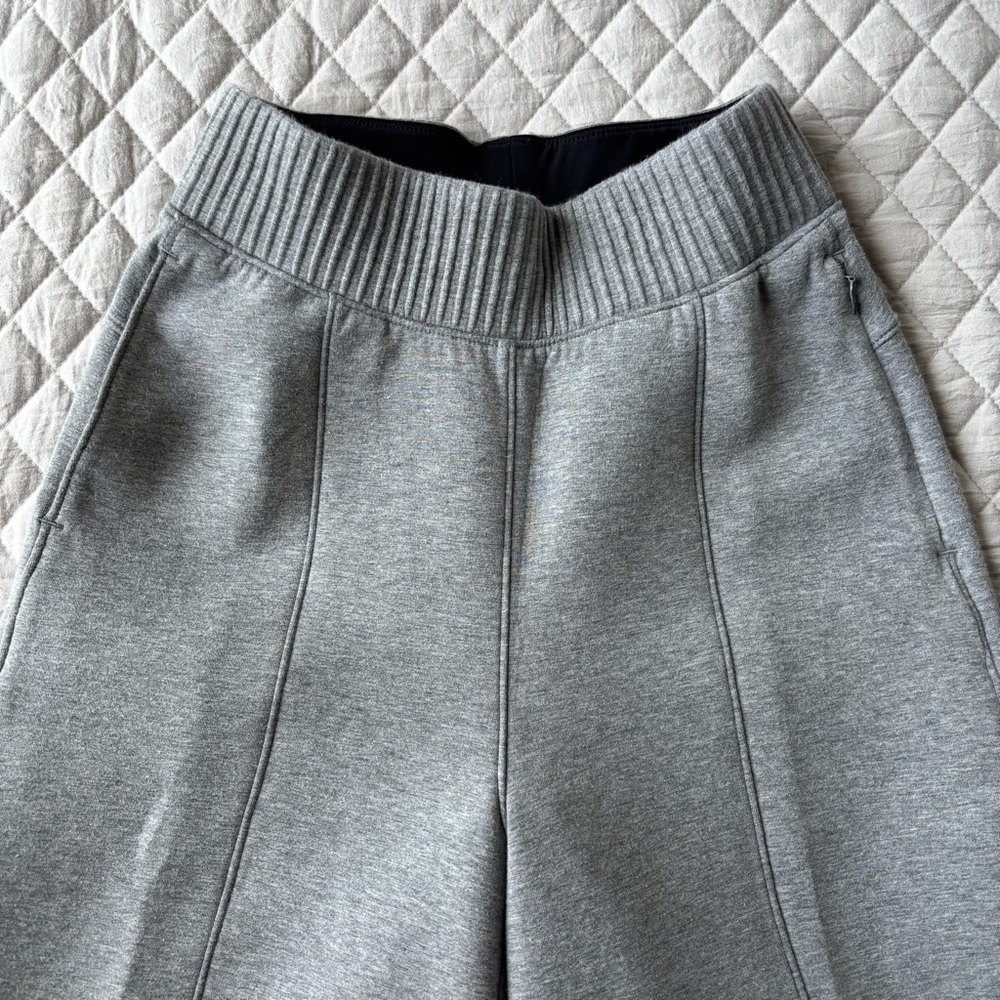 Lululemon Athletica New Form Cropped Pants - Picture 6 of 10